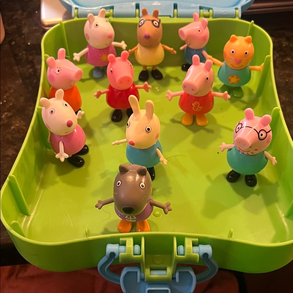 Peppa Pig Mini Figures Set in Pink, Red, Blue, Yellow & Green Case